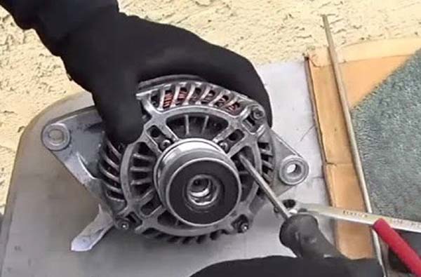 How to Test Alternator With Screwdriver 